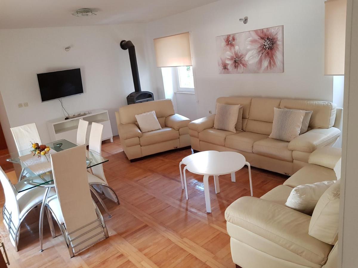 Apartments Ivana Rab Раб Екстер'єр фото